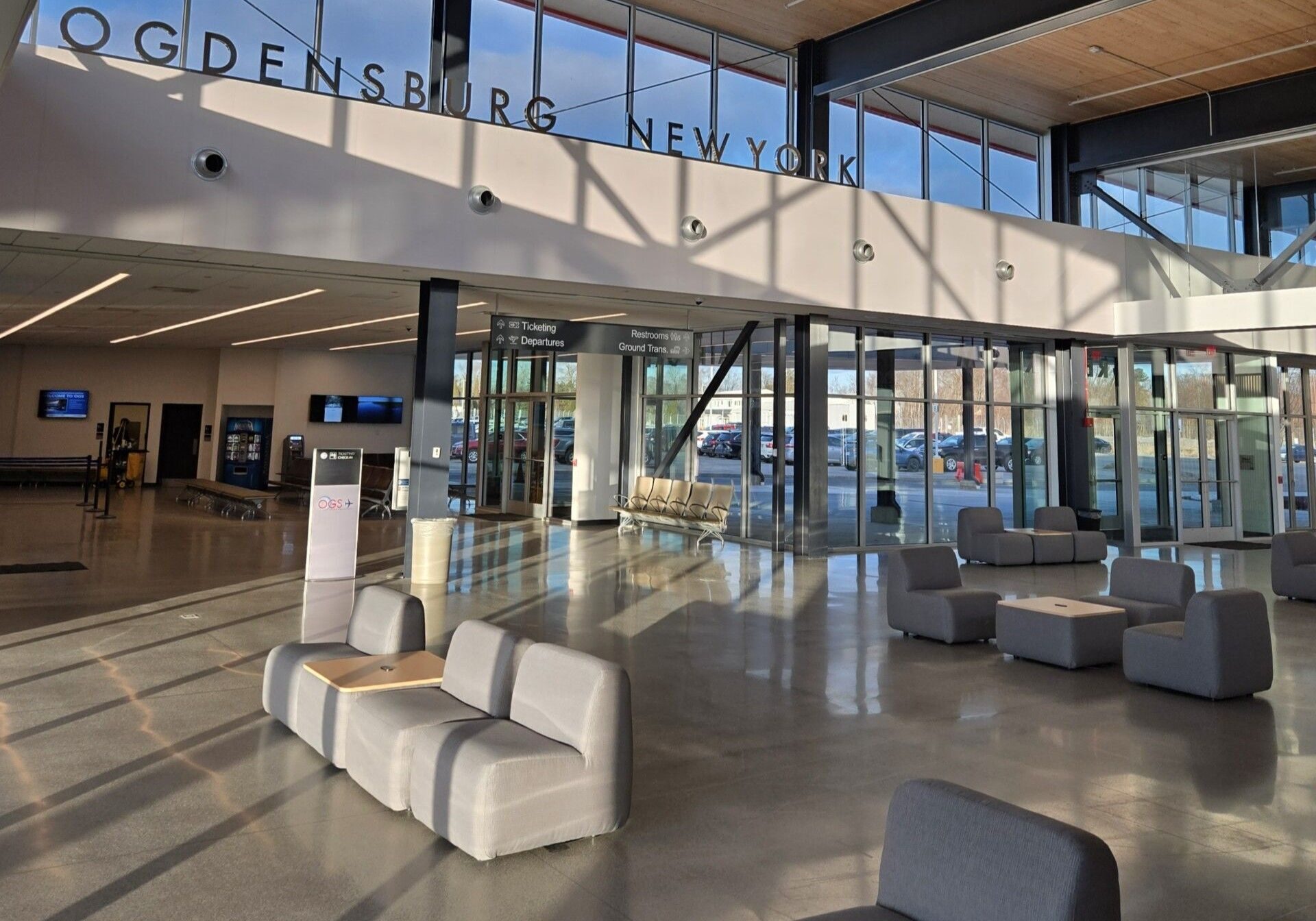 ogdensburg-international-airport-great-room-interior